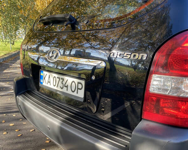 Черный Хендай Туксон, объемом двигателя 1.98 л и пробегом 218 тыс. км за 7200 $, фото 23 на Automoto.ua