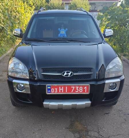 Черный Хендай Туксон, объемом двигателя 2 л и пробегом 215 тыс. км за 7999 $, фото 1 на Automoto.ua