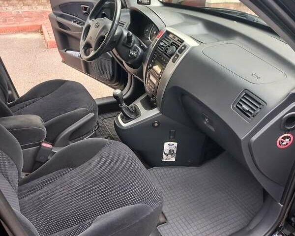 Черный Хендай Туксон, объемом двигателя 2 л и пробегом 168 тыс. км за 9000 $, фото 31 на Automoto.ua