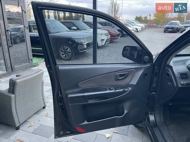 Хендай Туксон 2008 у Києві на Automoto.ua Чорний Хендай Туксон, об'ємом двигуна 2 л та пробігом 110 тис. км за 8750 $, фото 11 на Automoto.ua