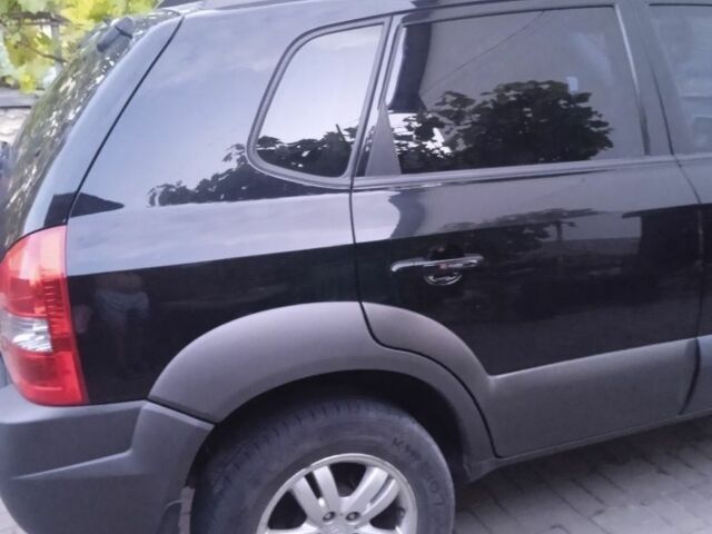 Черный Хендай Туксон, объемом двигателя 2 л и пробегом 209 тыс. км за 8200 $, фото 6 на Automoto.ua