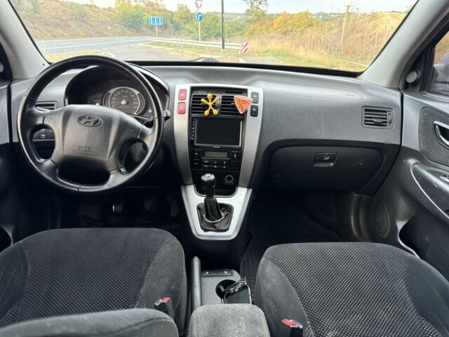 Чорний Хендай Туксон, об'ємом двигуна 2 л та пробігом 291 тис. км за 5400 $, фото 7 на Automoto.ua