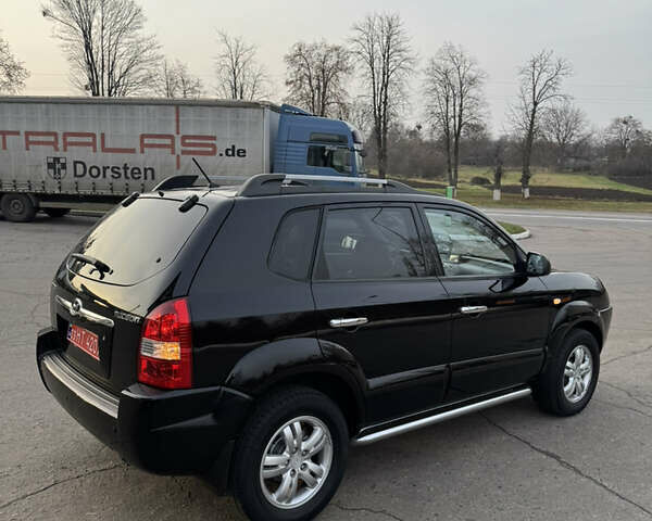 Черный Хендай Туксон, объемом двигателя 2 л и пробегом 210 тыс. км за 7850 $, фото 16 на Automoto.ua