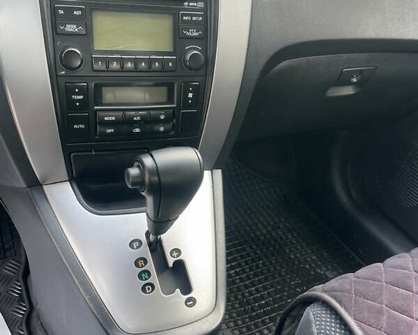 Черный Хендай Туксон, объемом двигателя 1.98 л и пробегом 177 тыс. км за 7600 $, фото 19 на Automoto.ua