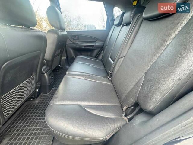Черный Хендай Туксон, объемом двигателя 2 л и пробегом 148 тыс. км за 9500 $, фото 12 на Automoto.ua