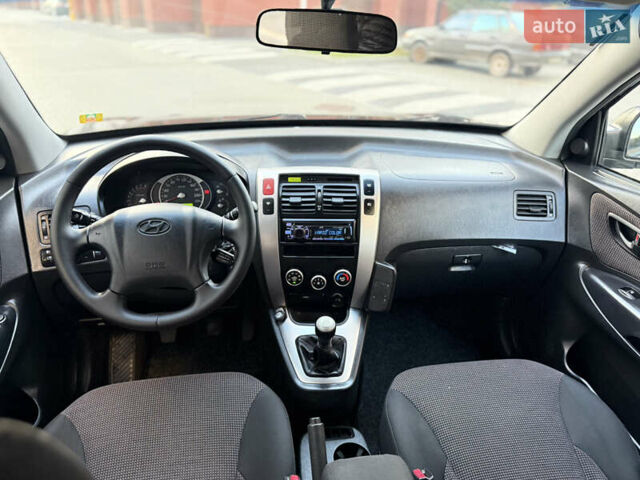 Чорний Хендай Туксон, об'ємом двигуна 2 л та пробігом 156 тис. км за 7850 $, фото 24 на Automoto.ua