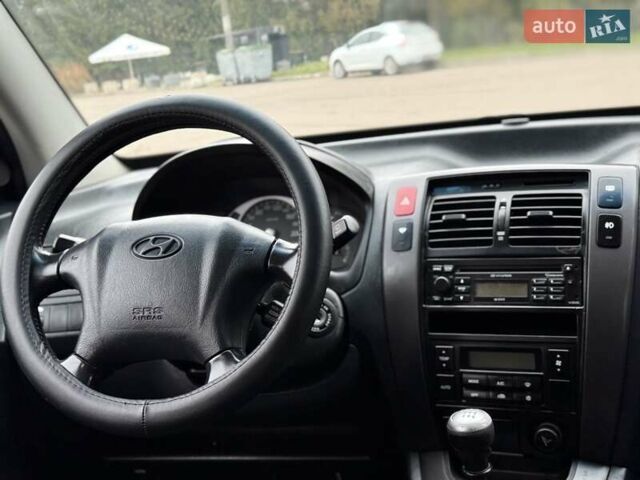 Черный Хендай Туксон, объемом двигателя 1.99 л и пробегом 240 тыс. км за 7200 $, фото 55 на Automoto.ua