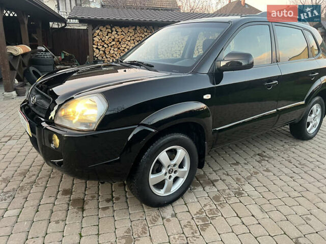 Черный Хендай Туксон, объемом двигателя 2 л и пробегом 276 тыс. км за 7450 $, фото 3 на Automoto.ua