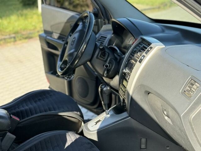 Хендай Туксон 2008 в Радехове на Automoto.ua Черный Хендай Туксон, объемом двигателя 2 л и пробегом 370 тыс. км за 7350 $, фото 10 на Automoto.ua