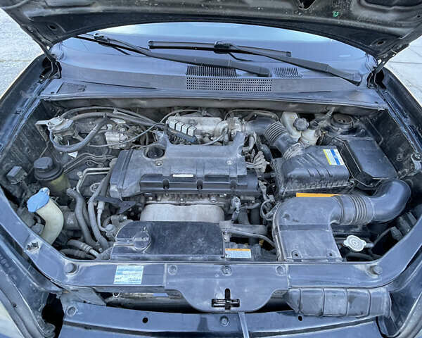 Черный Хендай Туксон, объемом двигателя 1.98 л и пробегом 262 тыс. км за 7900 $, фото 12 на Automoto.ua