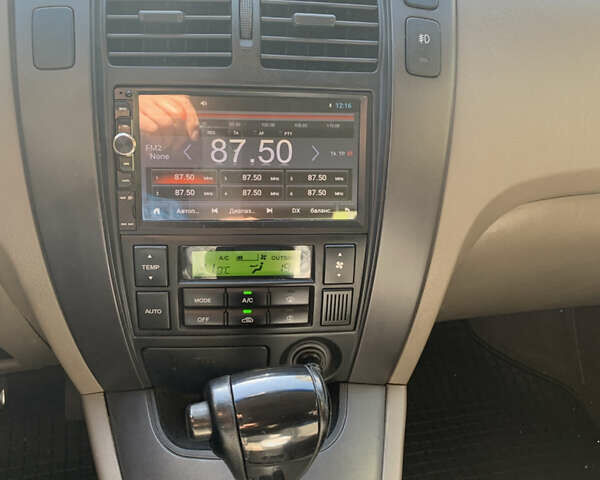 Черный Хендай Туксон, объемом двигателя 1.98 л и пробегом 260 тыс. км за 7777 $, фото 10 на Automoto.ua