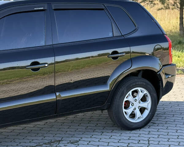 Хендай Туксон 2008 в Радехове на Automoto.ua Черный Хендай Туксон, объемом двигателя 1.98 л и пробегом 370 тыс. км за 7350 $, фото 43 на Automoto.ua