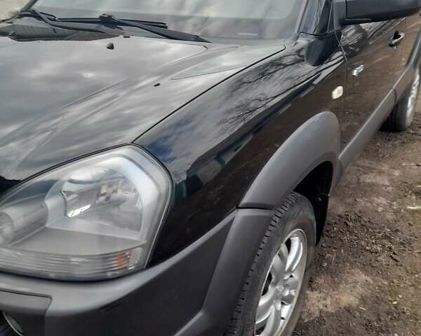 Черный Хендай Туксон, объемом двигателя 0 л и пробегом 435 тыс. км за 8500 $, фото 1 на Automoto.ua