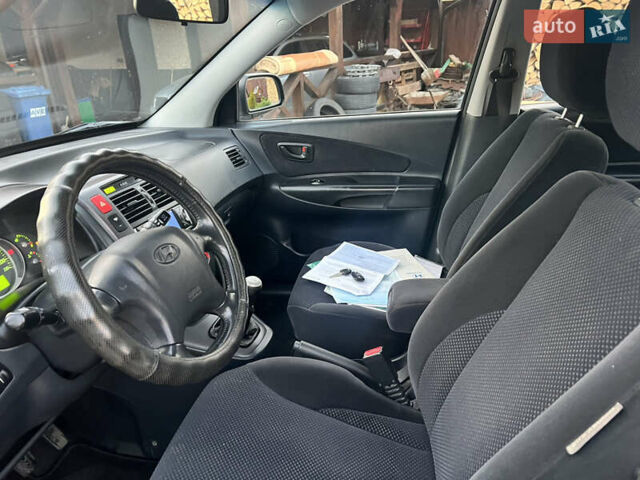 Черный Хендай Туксон, объемом двигателя 2 л и пробегом 276 тыс. км за 7450 $, фото 28 на Automoto.ua