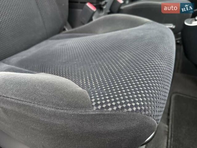 Черный Хендай Туксон, объемом двигателя 1.99 л и пробегом 240 тыс. км за 7200 $, фото 31 на Automoto.ua