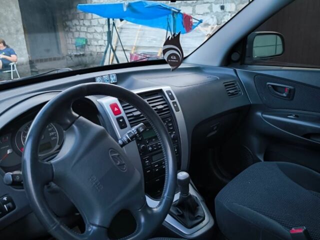 Черный Хендай Туксон, объемом двигателя 2 л и пробегом 240 тыс. км за 8000 $, фото 10 на Automoto.ua