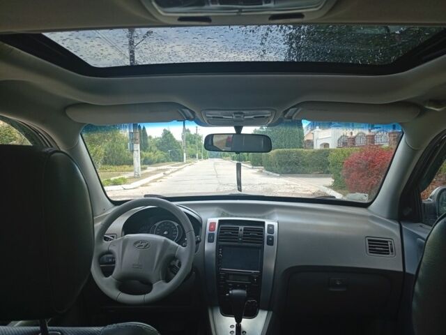 Чорний Хендай Туксон, об'ємом двигуна 2 л та пробігом 260 тис. км за 6750 $, фото 5 на Automoto.ua