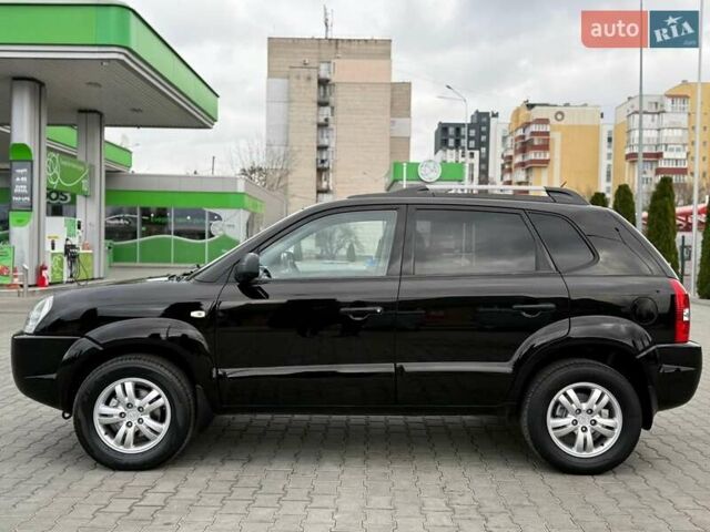 Черный Хендай Туксон, объемом двигателя 1.98 л и пробегом 239 тыс. км за 8700 $, фото 2 на Automoto.ua