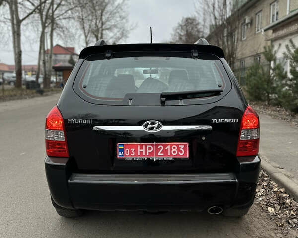 Черный Хендай Туксон, объемом двигателя 2 л и пробегом 136 тыс. км за 8500 $, фото 9 на Automoto.ua