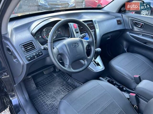 Черный Хендай Туксон, объемом двигателя 2 л и пробегом 230 тыс. км за 7500 $, фото 16 на Automoto.ua
