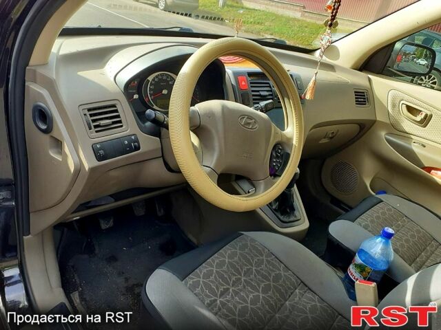 Черный Хендай Туксон, объемом двигателя 2 л и пробегом 240 тыс. км за 7500 $, фото 4 на Automoto.ua