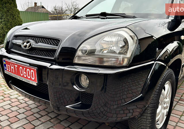 Чорний Хендай Туксон, об'ємом двигуна 2 л та пробігом 182 тис. км за 8299 $, фото 81 на Automoto.ua