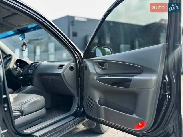 Черный Хендай Туксон, объемом двигателя 1.98 л и пробегом 206 тыс. км за 8300 $, фото 11 на Automoto.ua