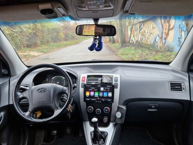 Черный Хендай Туксон, объемом двигателя 2 л и пробегом 190 тыс. км за 1843 $, фото 5 на Automoto.ua