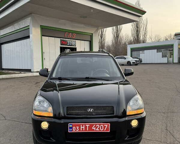 Черный Хендай Туксон, объемом двигателя 2 л и пробегом 210 тыс. км за 7850 $, фото 1 на Automoto.ua