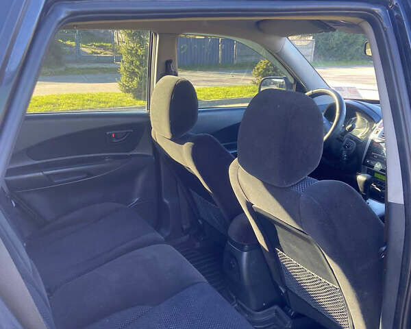 Чорний Хендай Туксон, об'ємом двигуна 1.99 л та пробігом 250 тис. км за 7800 $, фото 8 на Automoto.ua