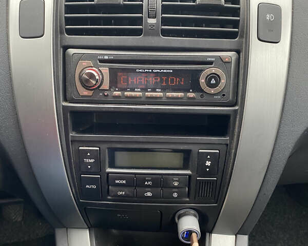 Черный Хендай Туксон, объемом двигателя 2 л и пробегом 149 тыс. км за 8250 $, фото 11 на Automoto.ua