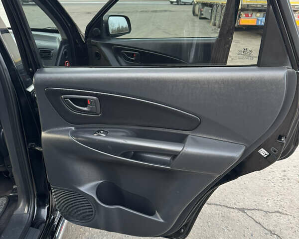 Черный Хендай Туксон, объемом двигателя 2 л и пробегом 210 тыс. км за 7850 $, фото 25 на Automoto.ua