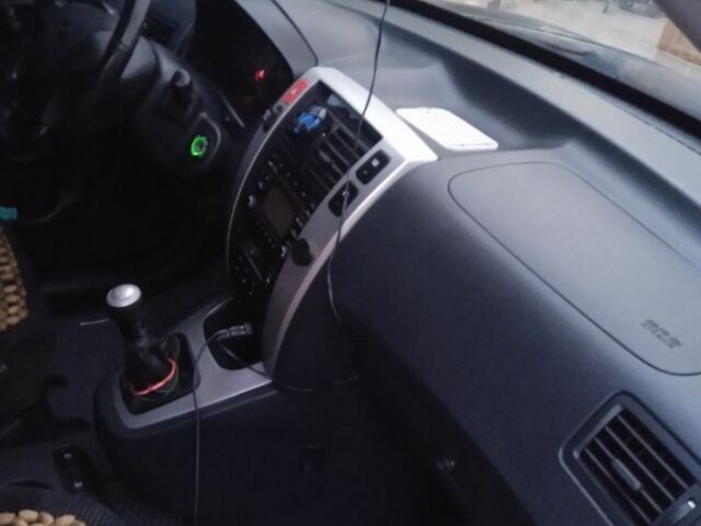 Черный Хендай Туксон, объемом двигателя 2 л и пробегом 209 тыс. км за 8200 $, фото 3 на Automoto.ua