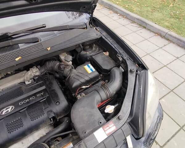 Черный Хендай Туксон, объемом двигателя 1.98 л и пробегом 214 тыс. км за 7700 $, фото 22 на Automoto.ua