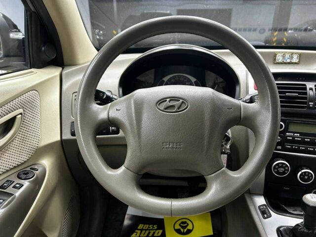 Черный Хендай Туксон, объемом двигателя 2 л и пробегом 224 тыс. км за 7800 $, фото 12 на Automoto.ua