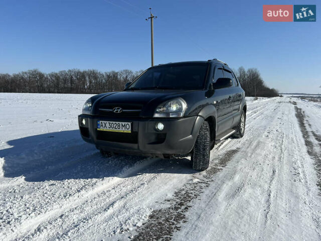 Черный Хендай Туксон, объемом двигателя 2 л и пробегом 218 тыс. км за 8600 $, фото 5 на Automoto.ua