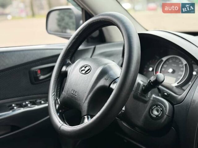 Черный Хендай Туксон, объемом двигателя 1.99 л и пробегом 240 тыс. км за 7200 $, фото 36 на Automoto.ua