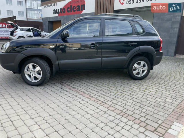 Черный Хендай Туксон, объемом двигателя 1.98 л и пробегом 177 тыс. км за 7600 $, фото 13 на Automoto.ua