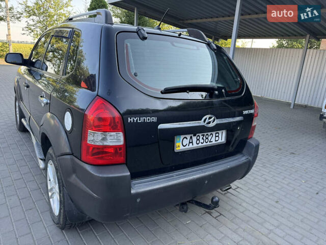 Черный Хендай Туксон, объемом двигателя 2 л и пробегом 290 тыс. км за 5400 $, фото 2 на Automoto.ua