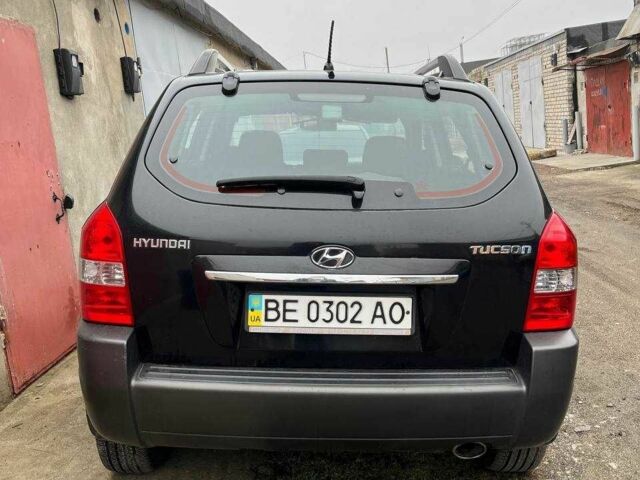 Черный Хендай Туксон, объемом двигателя 2 л и пробегом 270 тыс. км за 7600 $, фото 1 на Automoto.ua