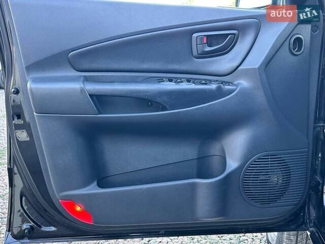 Черный Хендай Туксон, объемом двигателя 2 л и пробегом 230 тыс. км за 7500 $, фото 10 на Automoto.ua