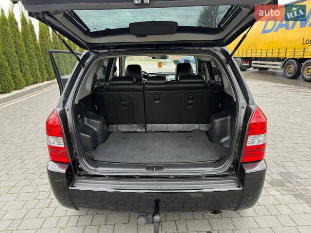 Черный Хендай Туксон, объемом двигателя 1.98 л и пробегом 205 тыс. км за 7950 $, фото 11 на Automoto.ua