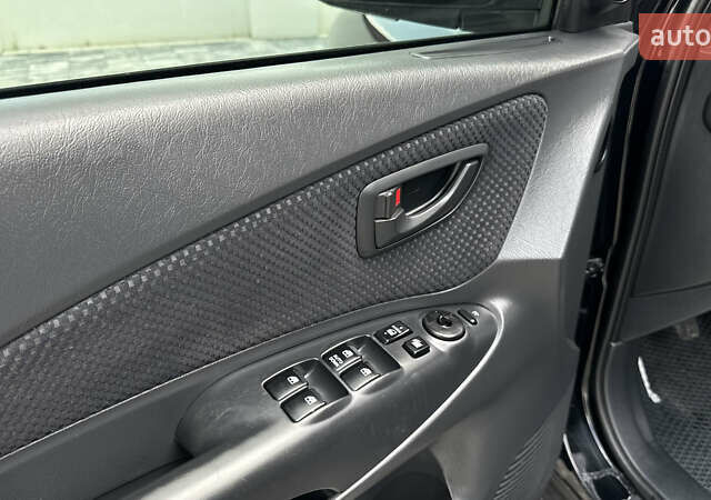 Черный Хендай Туксон, объемом двигателя 2 л и пробегом 67 тыс. км за 9999 $, фото 28 на Automoto.ua