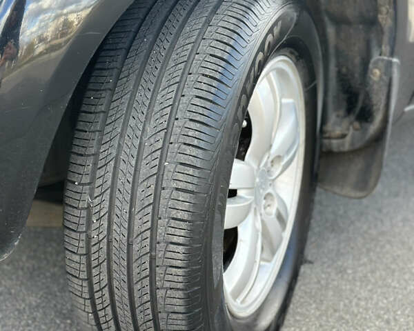 Черный Хендай Туксон, объемом двигателя 2 л и пробегом 300 тыс. км за 8300 $, фото 7 на Automoto.ua