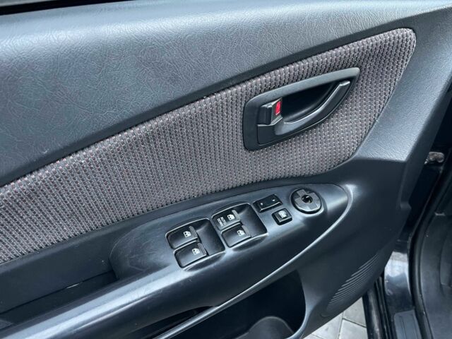 Чорний Хендай Туксон, об'ємом двигуна 2 л та пробігом 110 тис. км за 8750 $, фото 12 на Automoto.ua