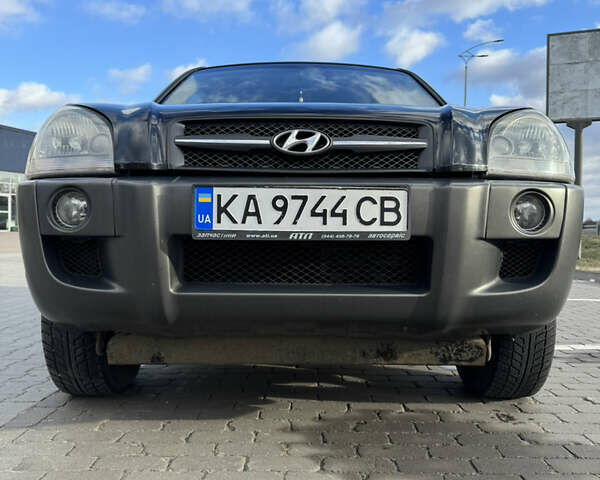 Чорний Хендай Туксон, об'ємом двигуна 1.98 л та пробігом 318 тис. км за 7399 $, фото 3 на Automoto.ua