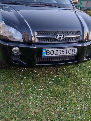 Черный Хендай Туксон, объемом двигателя 1.99 л и пробегом 203 тыс. км за 8000 $, фото 2 на Automoto.ua