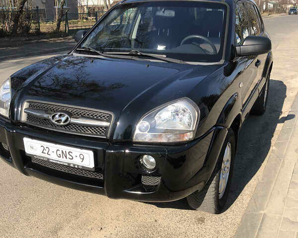 Черный Хендай Туксон, объемом двигателя 2 л и пробегом 140 тыс. км за 7500 $, фото 3 на Automoto.ua