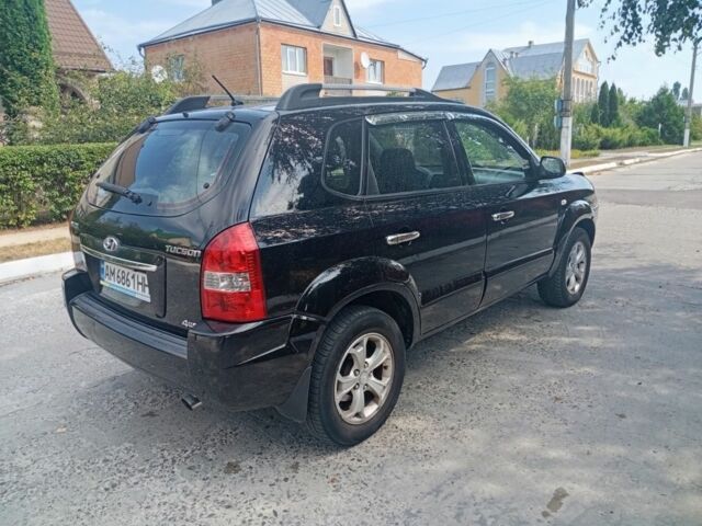 Чорний Хендай Туксон, об'ємом двигуна 2 л та пробігом 260 тис. км за 6750 $, фото 3 на Automoto.ua