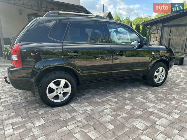 Черный Хендай Туксон, объемом двигателя 2 л и пробегом 218 тыс. км за 8700 $, фото 9 на Automoto.ua